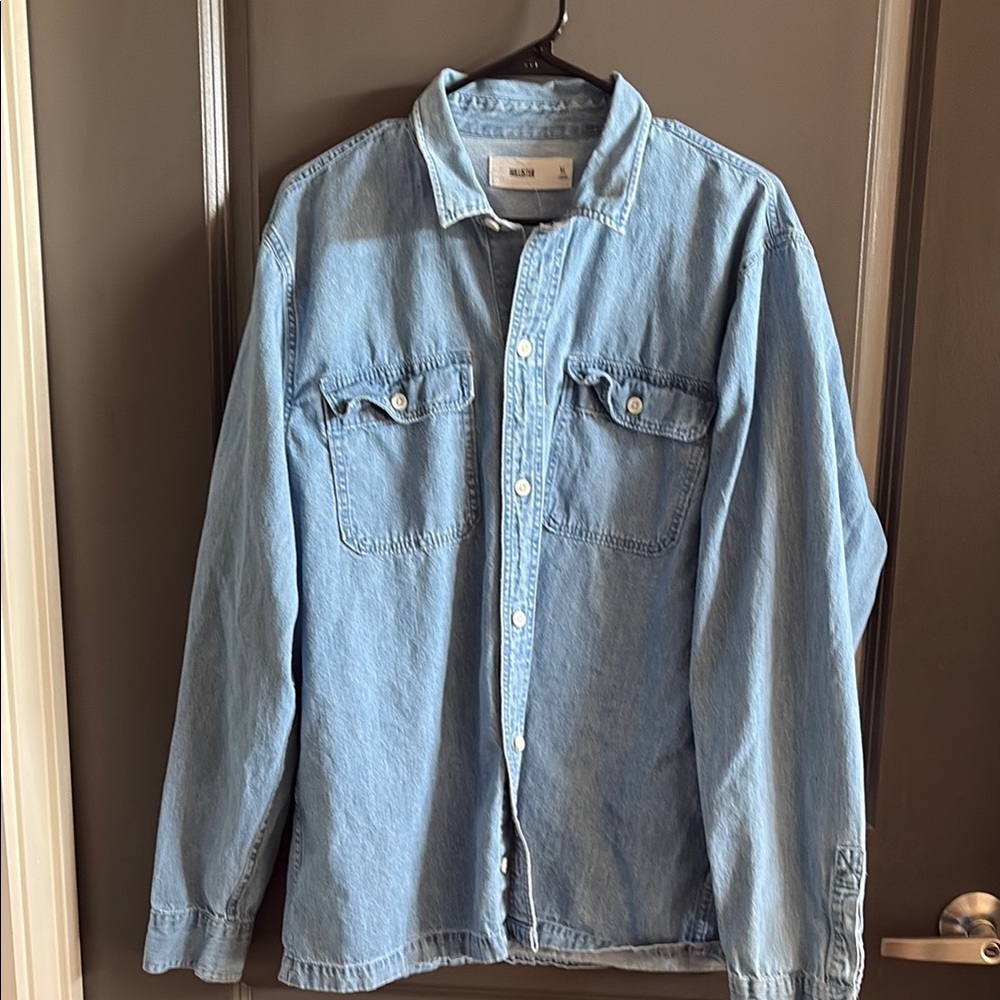 Hollister Light Blue Button Down Shirt - Picture 2 of 4